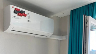 Сплит-система в квартиру, трасса через балкон